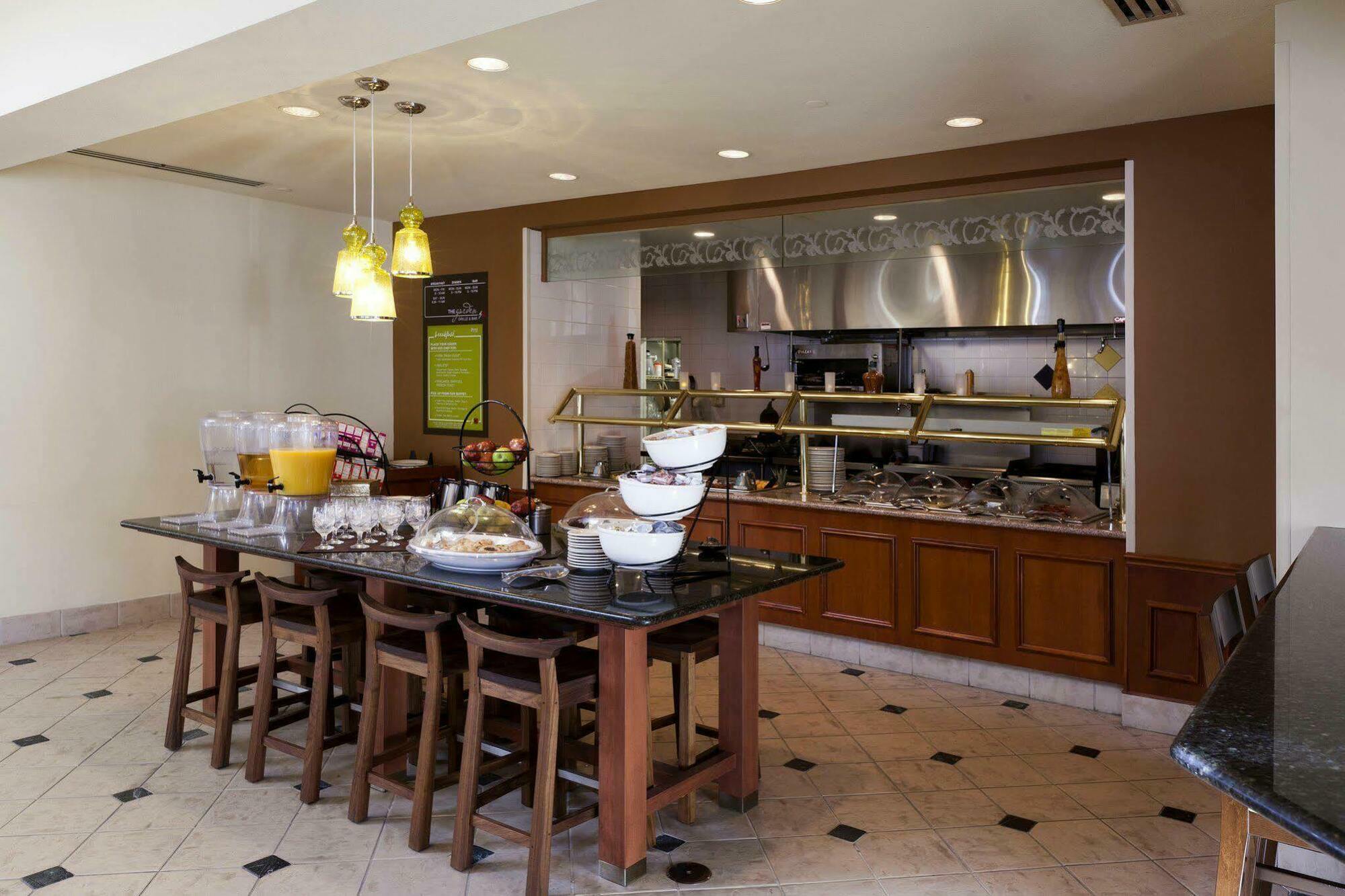 Hilton Garden Inn Oklahoma City Airport Экстерьер фото